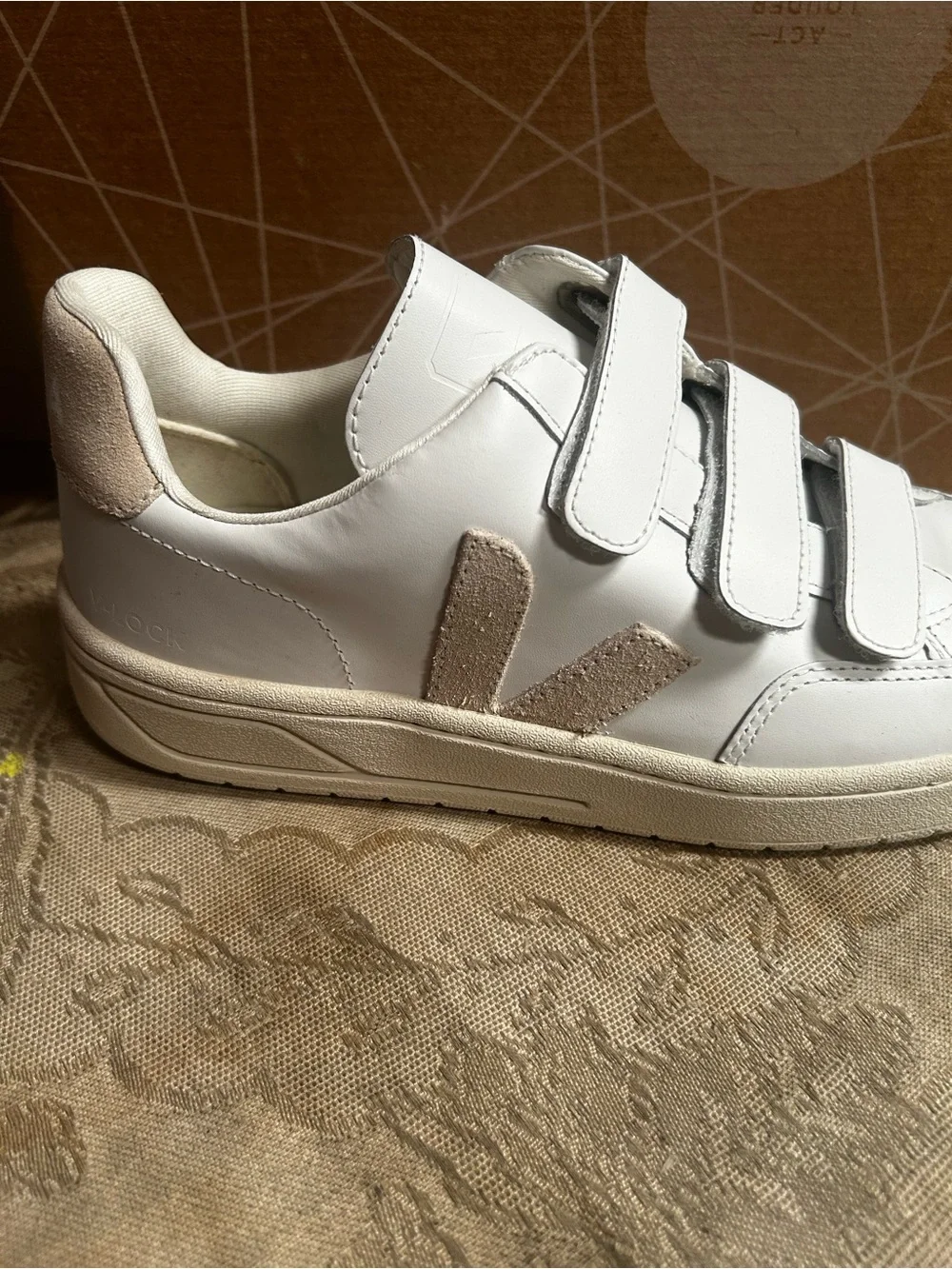 Veja clean white